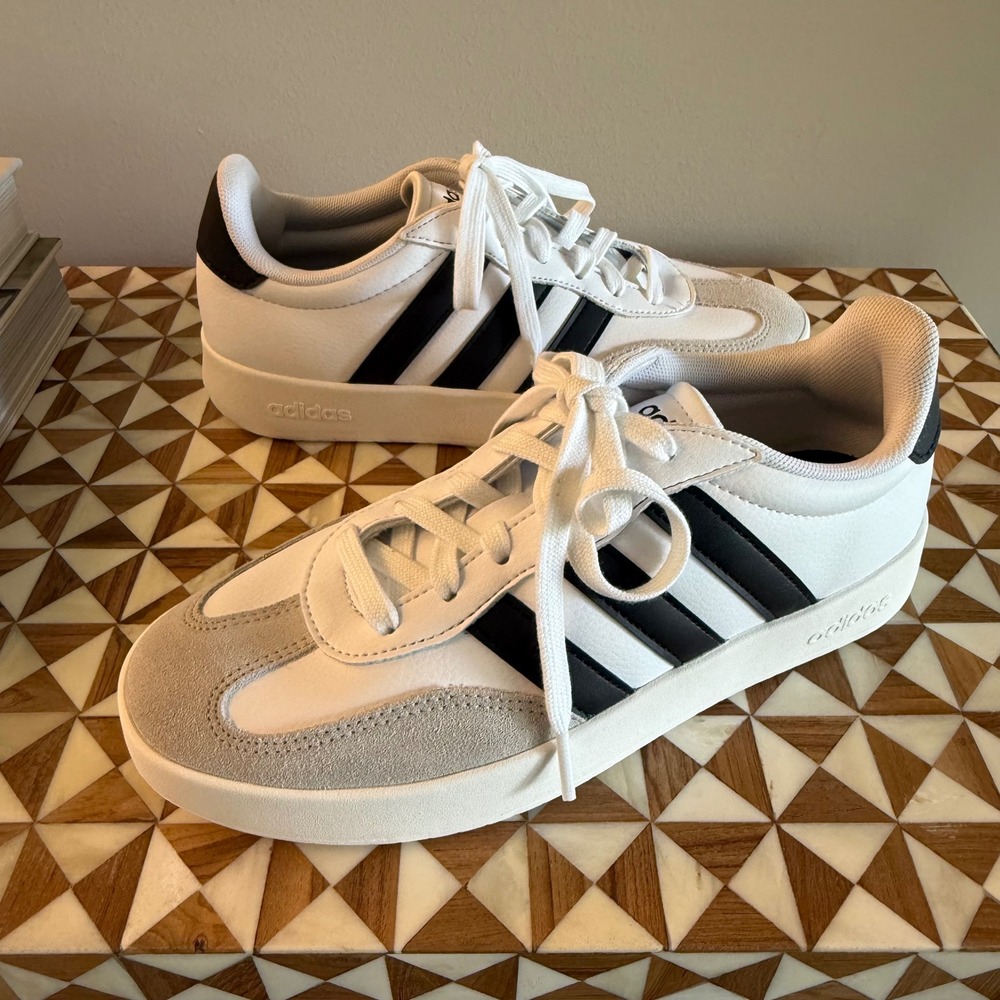 Adidas Barreda Womens Sneakers White Black Suede T-Toe IH1229 Size 7.5 NEW